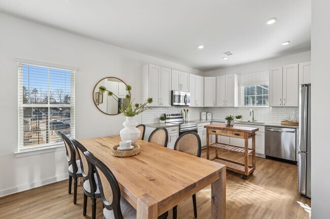 Foto del edificio - Hamlet at Avalon Park - Homes and Townhomes for Rent