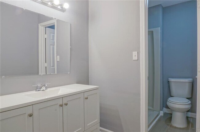 Building Photo - 3575 Oakvale Rd