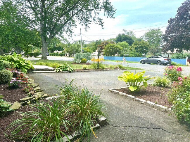 Foto del edificio - 10 Jackson Ave