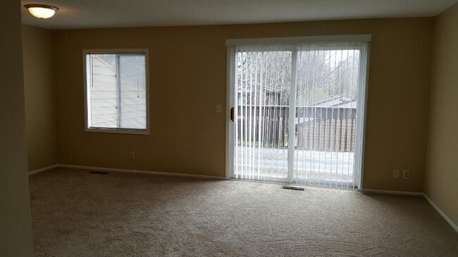 Building Photo - 247 W Eagle Lake Dr