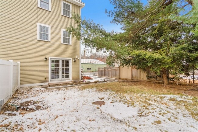 Building Photo - 35 Water St