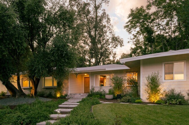 Building Photo - Beautiful Tarzana Rental!