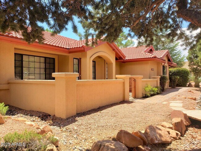 Foto del edificio - 2435 Homestead Rd