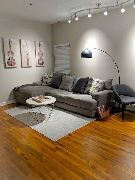 Foto principal - 601 Monroe St