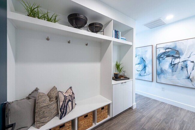 Foto del edificio - 8 Weeks Rent-Free in Uptown Luxury!