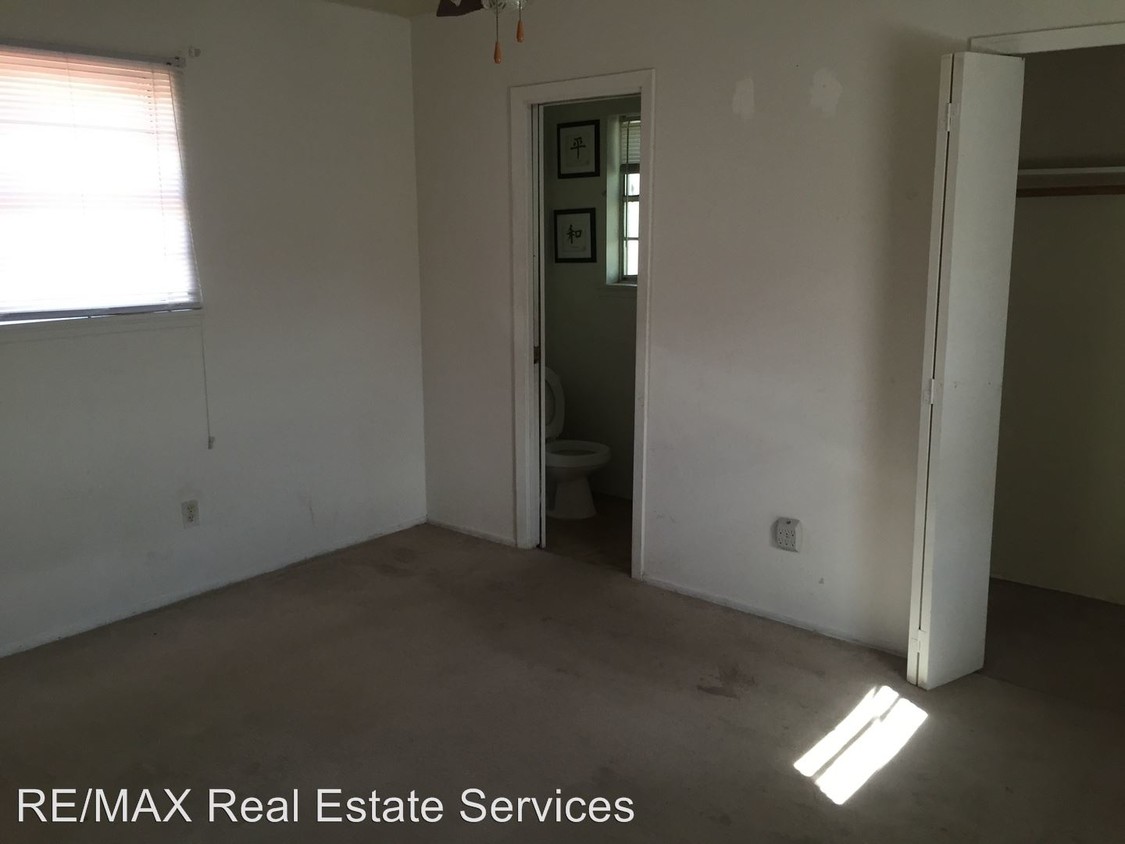 Building Photo - 3 br, 1.5 bath House - 321 Phoenix