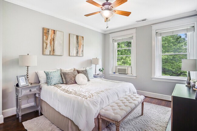 Photo - 1326 Otis Pl NW House