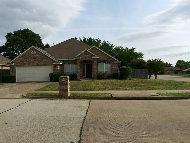 Foto del edificio - 6700 Dogwood Ln