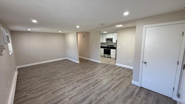 Foto del interior - 310 Thompson Road LLC