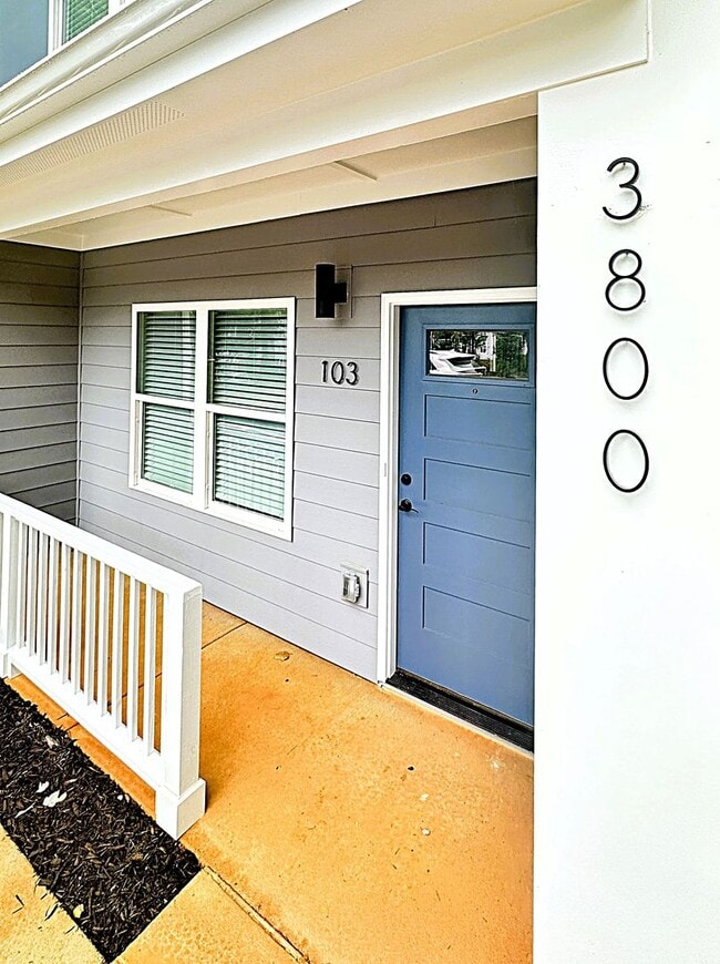 Foto del edificio - New Construction townhome near NC State