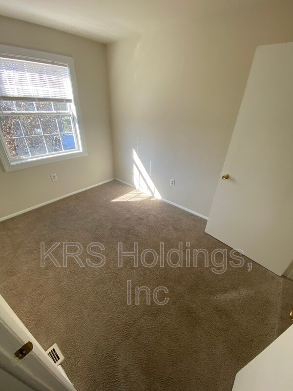 Building Photo - 708 e 18th