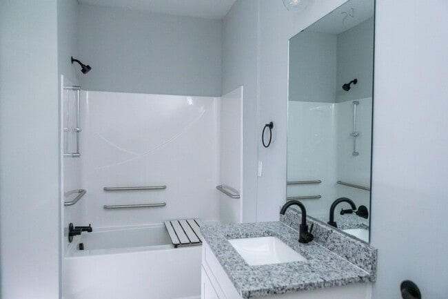 Foto del interior - Tryon Flats – Modern Student Living Near NC State