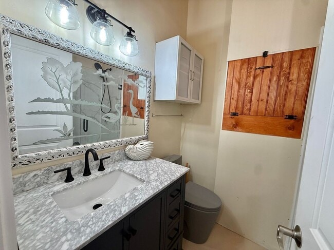 Foto del edificio - 309 W 9th St