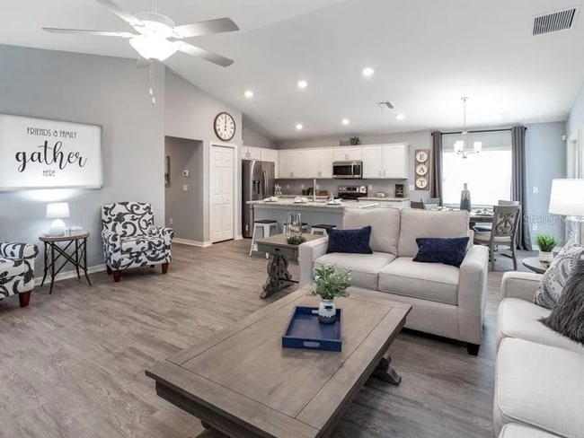 Building Photo - Charming Winter Haven Rental!