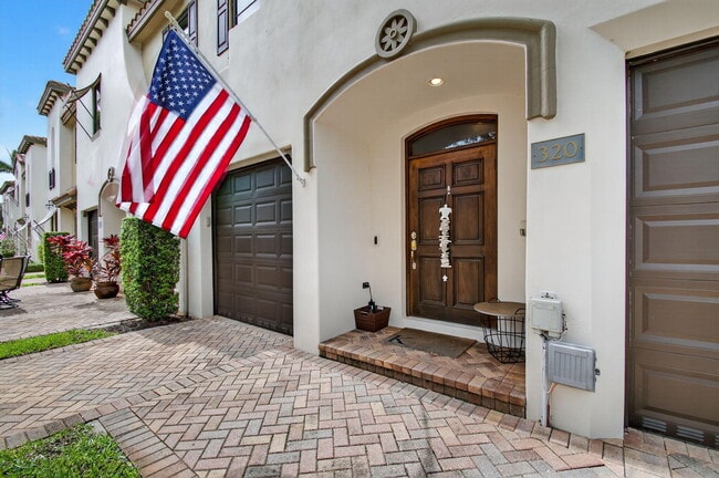 Building Photo - 320 Via Villagio