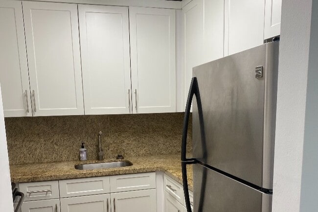 Foto del edificio - 2920 Bird Ave