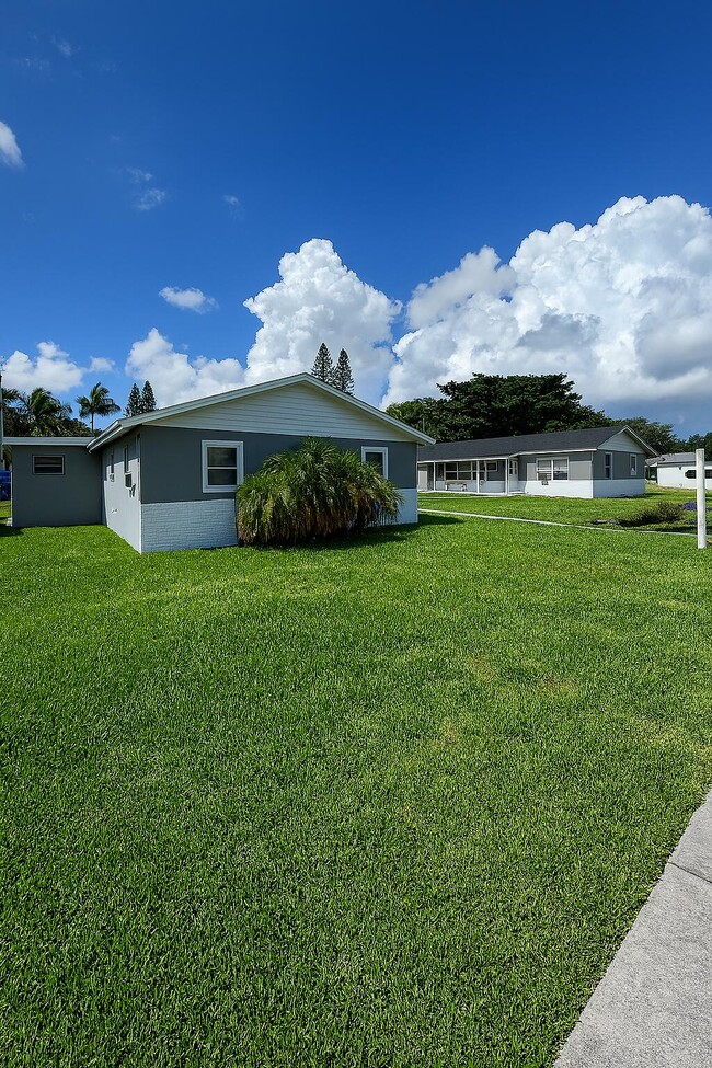 Building Photo - 451 Silver Beach Rd