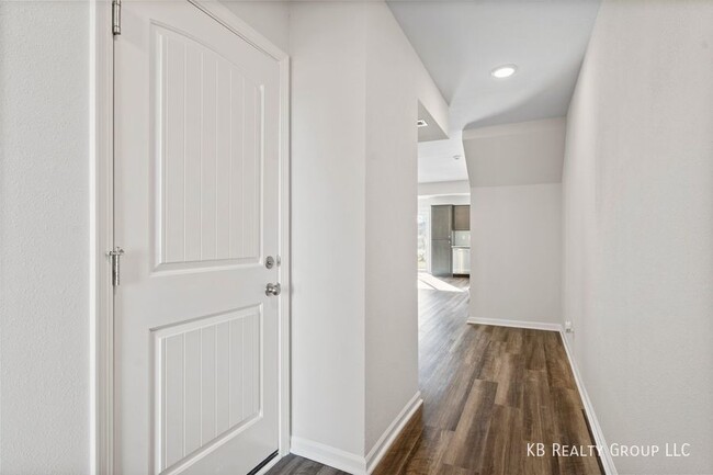 Building Photo - Brand New Townhome Community! Be the first...