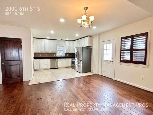 Foto del edificio - Stunning, Spacious, Custom Penronse Home- ...