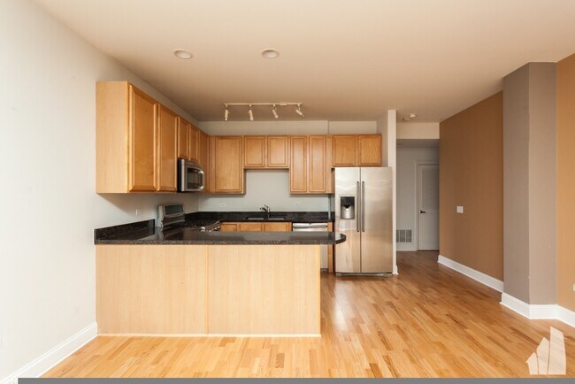 Building Photo - 2330 W Saint Paul Ave