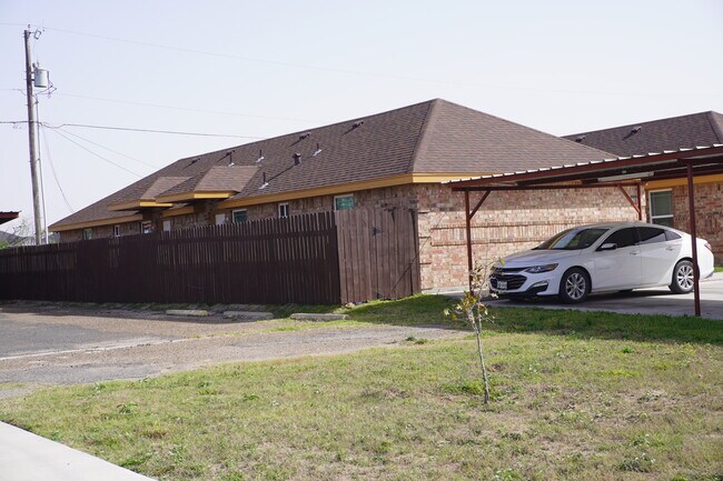 Foto del edificio - 706 Thompson Rd