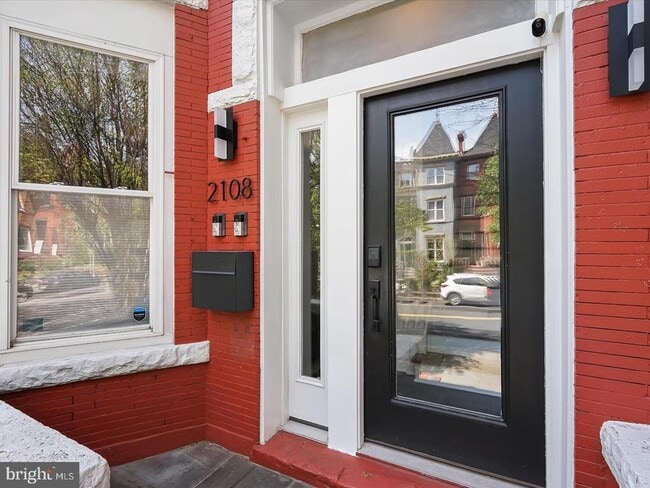 Building Photo - 2108 1st St NW