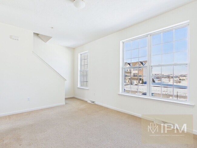 Foto del edificio - Spacious 3 Bedroom, 2.5 Bath Townhome in Spring Grove School District!