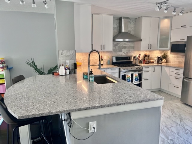 Kitchen with granite counter tops - 1120 Green Knoll Dr