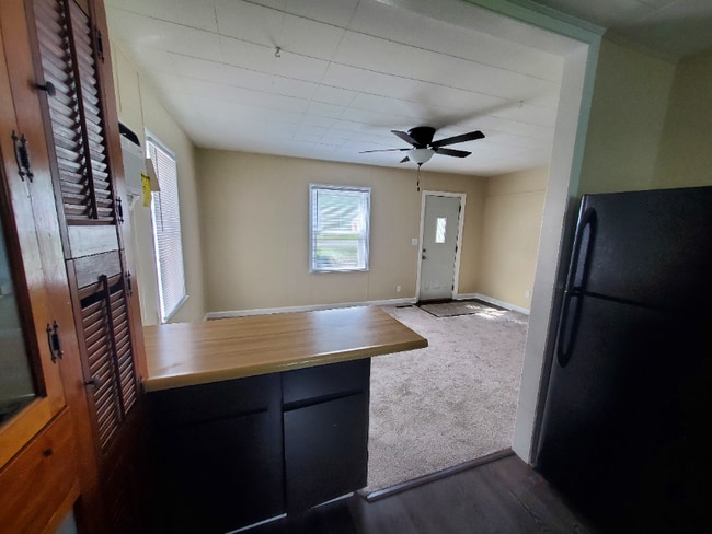 Building Photo - 722 Wildwood Dr