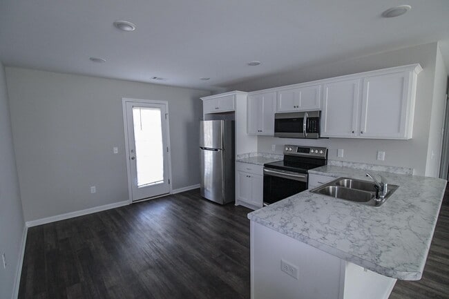 Building Photo - 120 Callaway Crescent