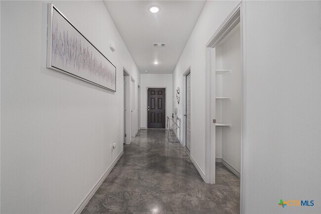 Building Photo - 765 Freedom Cir