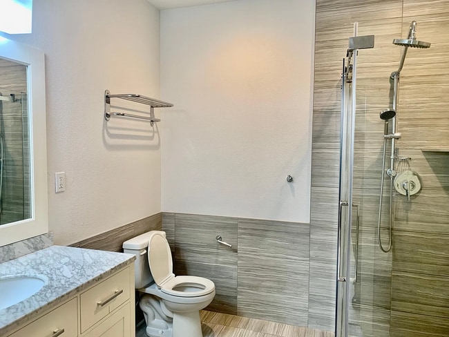 Building Photo - Charming 1-bedroom, 1-bathroom