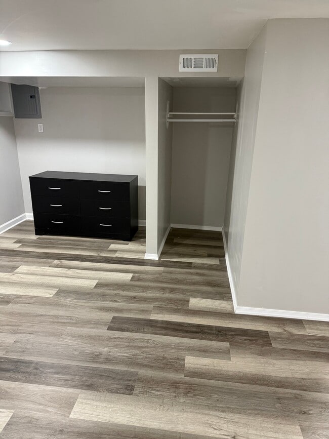 Building Photo - 2183 Valleyview Dr