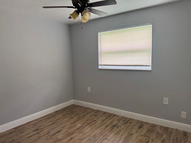 Building Photo - 311 Avanda Ct
