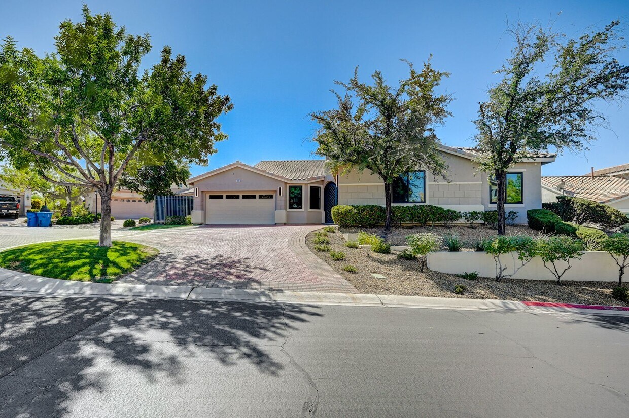 Primary Photo - DREAMY 4BEDROOM HOME WITH POOL & BEAUTIFUL...