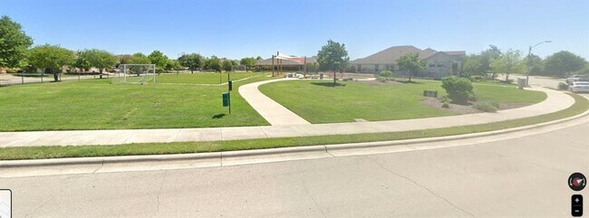 Building Photo - 300 Briar Park Dr