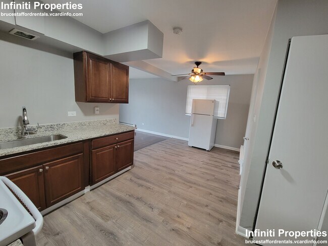 Building Photo - 3115 W 79th St