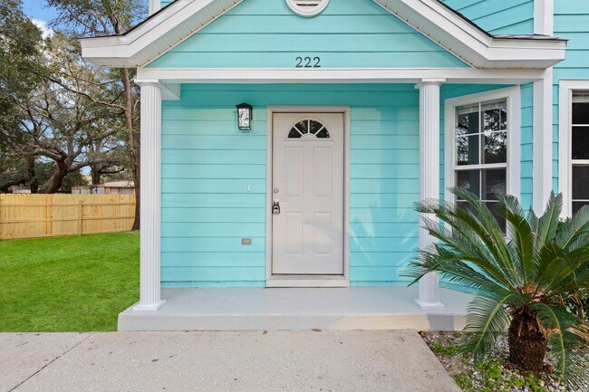 Foto del edificio - Beautifully Updated Townhouse