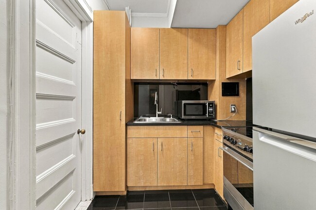 Building Photo - 21 Beacon St