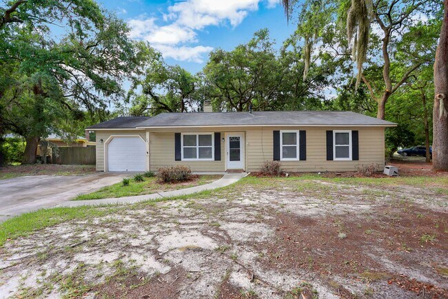Foto del edificio - 3 bedroom 2 bath home in Village Green