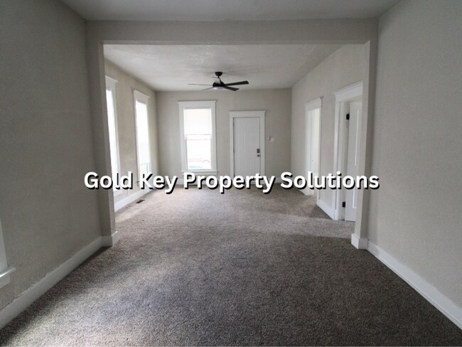 Foto del edificio - MUNCIE Updated 3 BR 1 BA House with Central Air and Upgraded Appliances (SECTION 8 APPROVED)