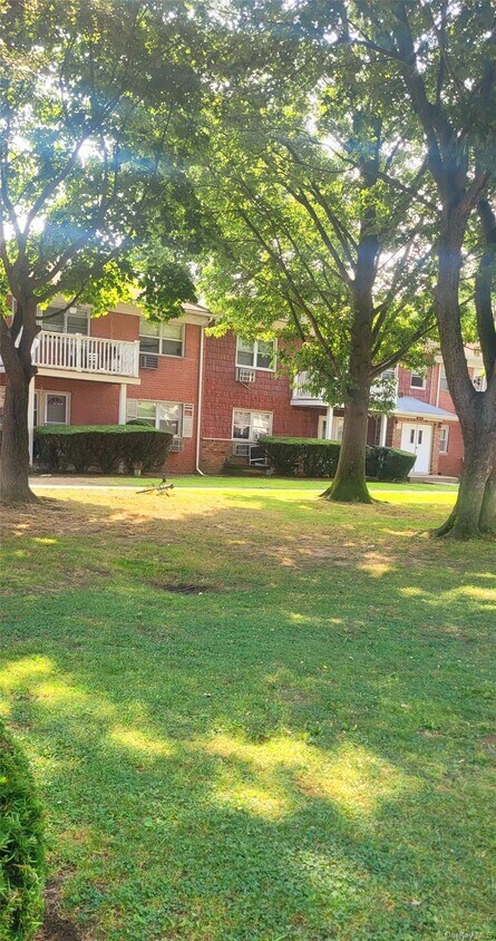 Primary Photo - 115-15 Hemlock Dr