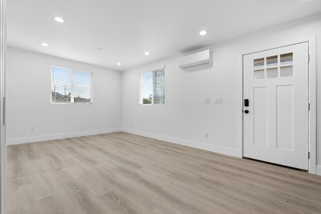 Foto del edificio - 232 N Hollywood Way