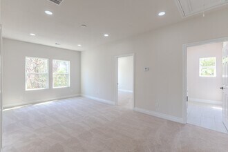 Building Photo - 6814 Champion Ln