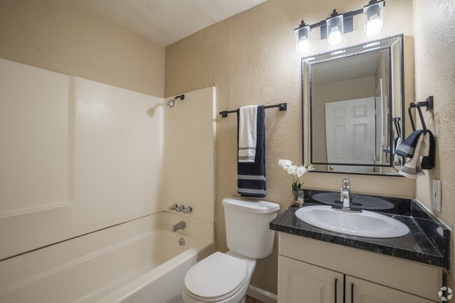 Building Photo - Oakridge Apartments