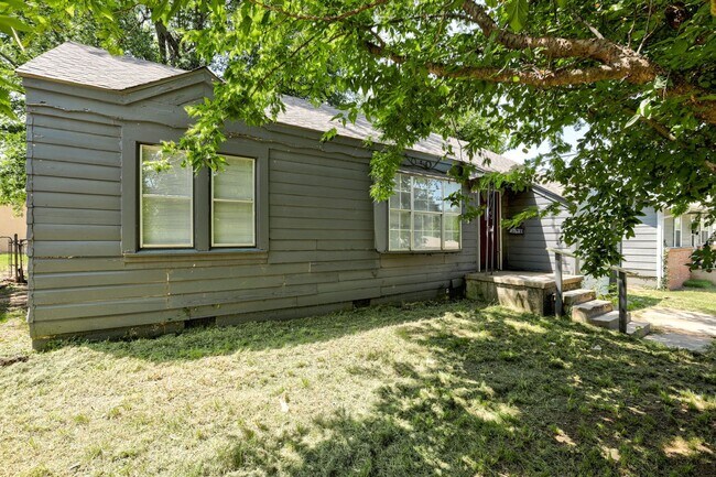 Building Photo - 2 BED/ 1.5 BATH Close to Botanical Gardens...