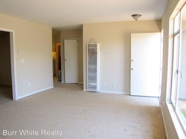Building Photo - 251 Costa Mesa St
