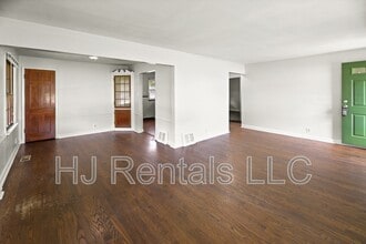 Building Photo - 10139 Cabot Dr