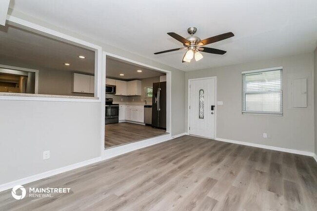 Building Photo - 1909 GLEN ECHO LN, CLEARWATER, FL 33760