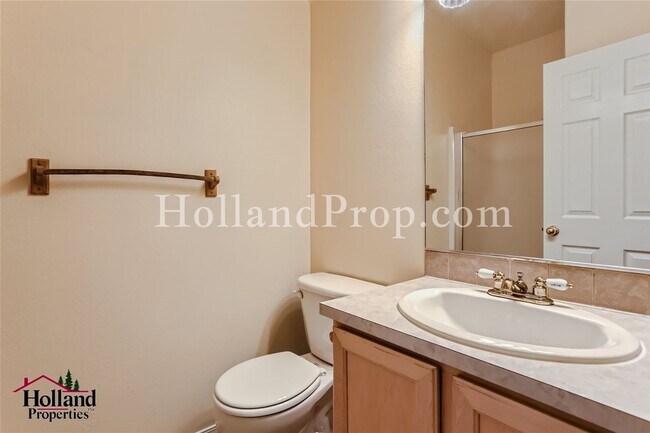 Foto del edificio - Beautiful 3-Bedroom Townhome Near Nature & Everyday Conveniences!